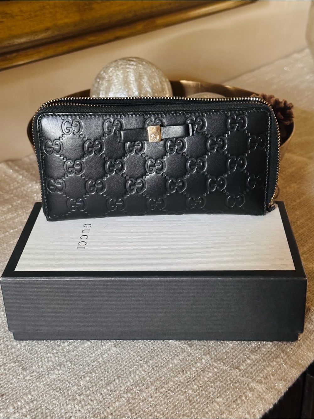 Gucci Black Embossed GG Leather AUTHENTIC Zip Card Holder with Bow